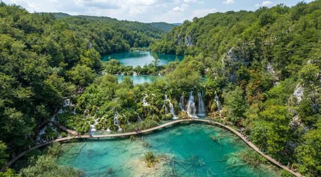 découvrez un itinéraire de 15 jours en croatie : villes historiques, plages adriatiques, parcs naturels et conseils pratiques pour un road trip inoubliable.